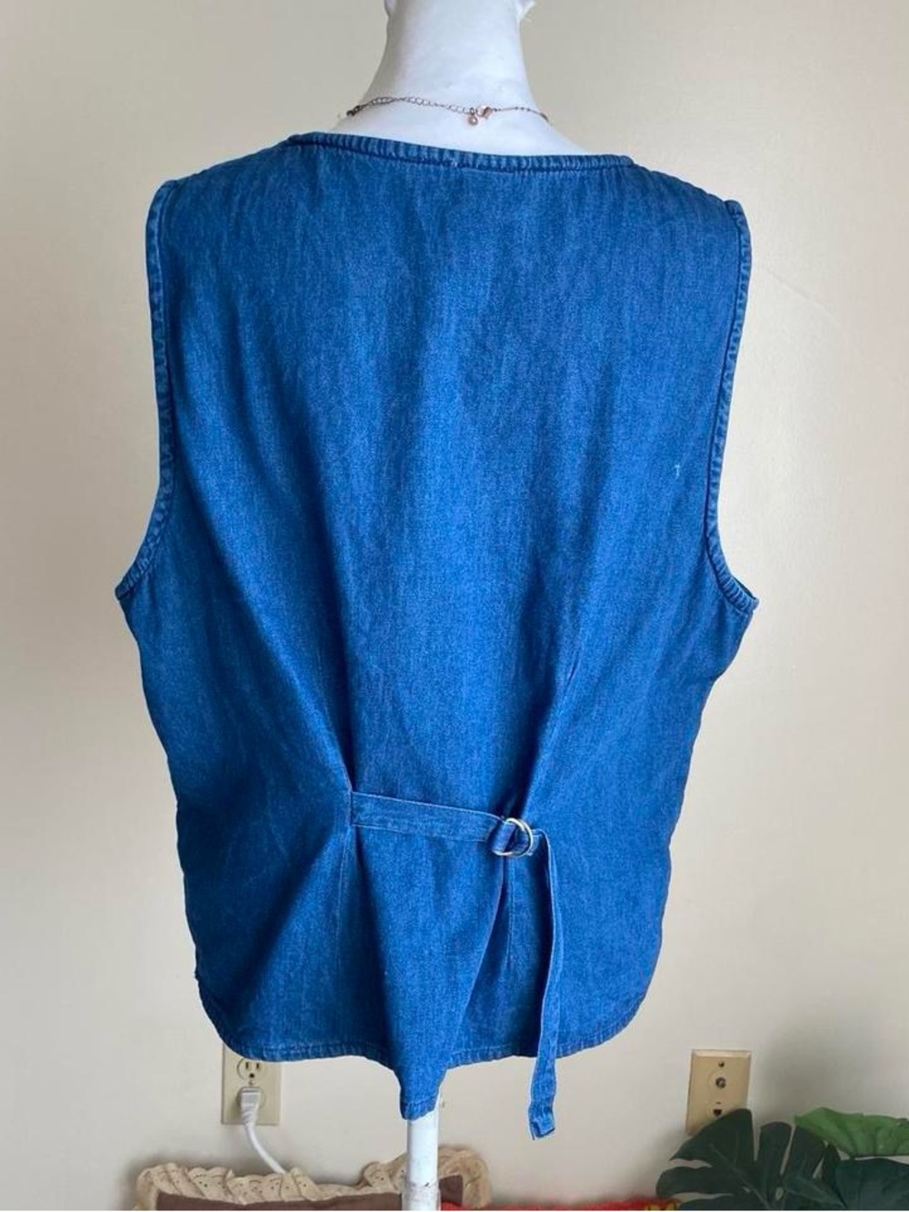 Vintage blue denim embroidered floral vest - Picture 7 of 9